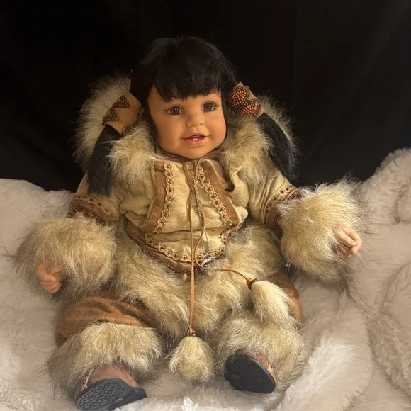 Adorable Eskimo Doll with Faux Fur Outfit - Picture 7 of 7